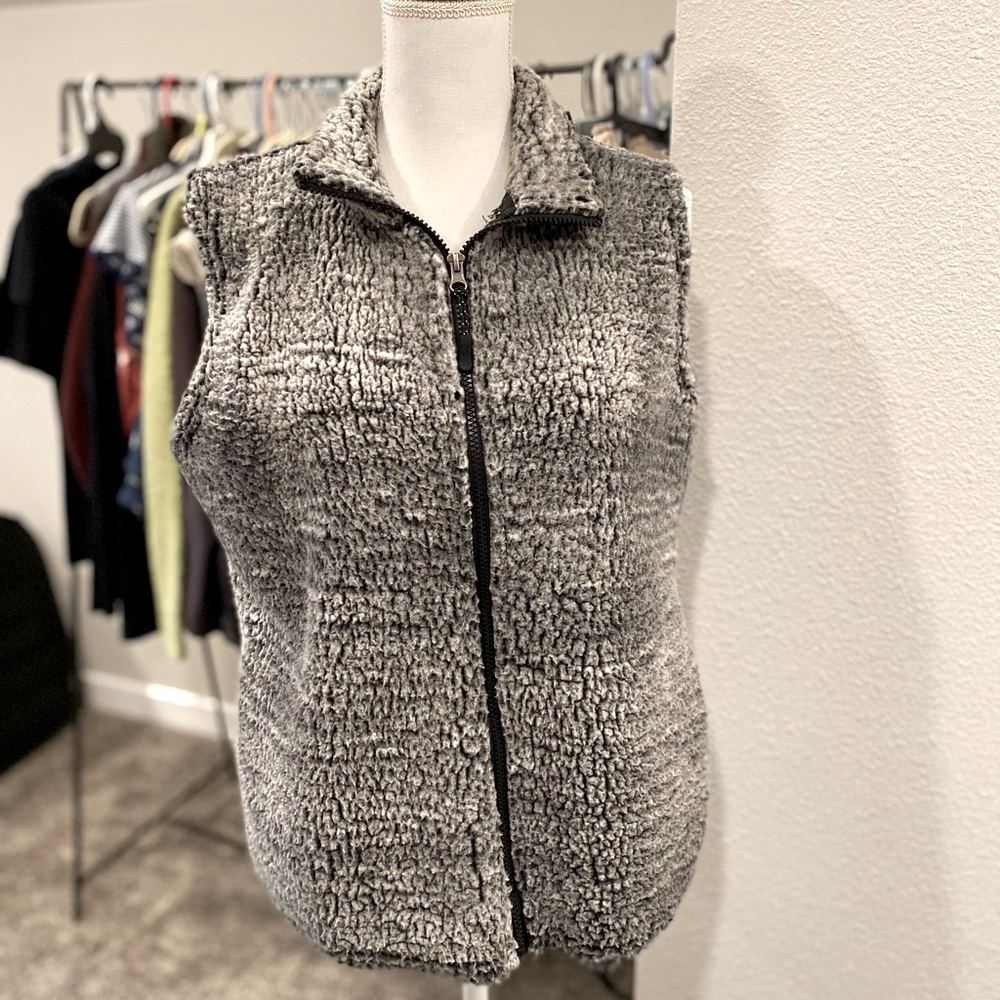 Stillwater Supply Co Black and Gray Sherpa Fleece Vest